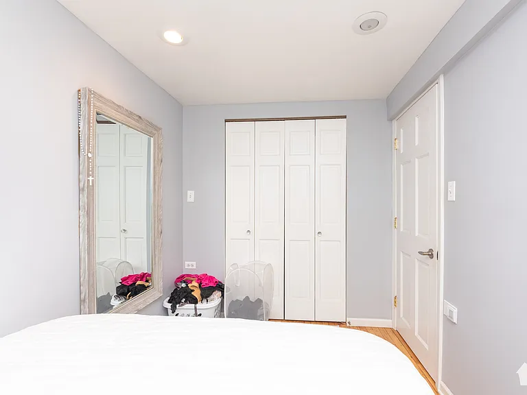 1332 W Barry Ave #GDN — Photo 8