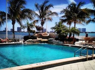 914 Lake Shore Dr, Lake Park, FL 33403