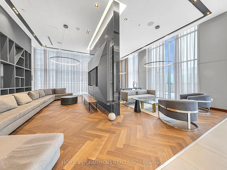 225 Village Green Sq #Penthouse 08 — Photo 33