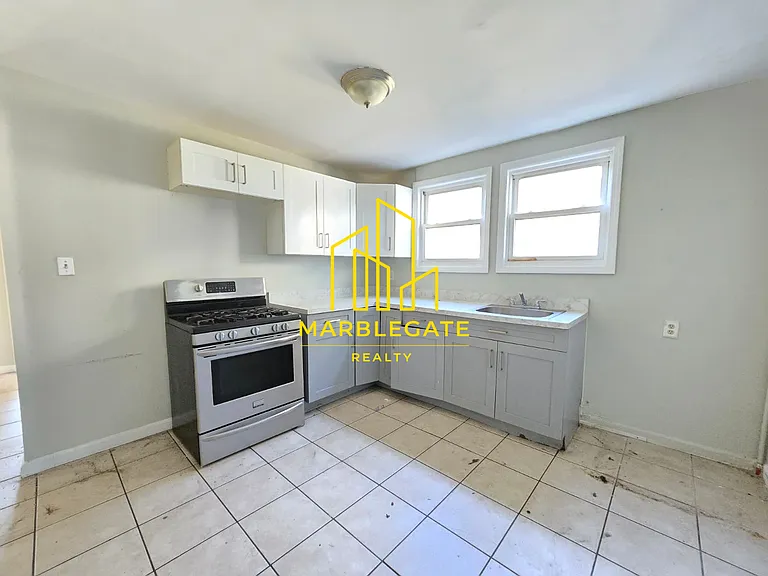 229 Alexander St #22 — Photo 1