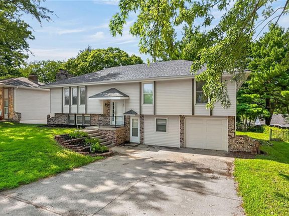 2nd image of 5524 NW Raintree Dr