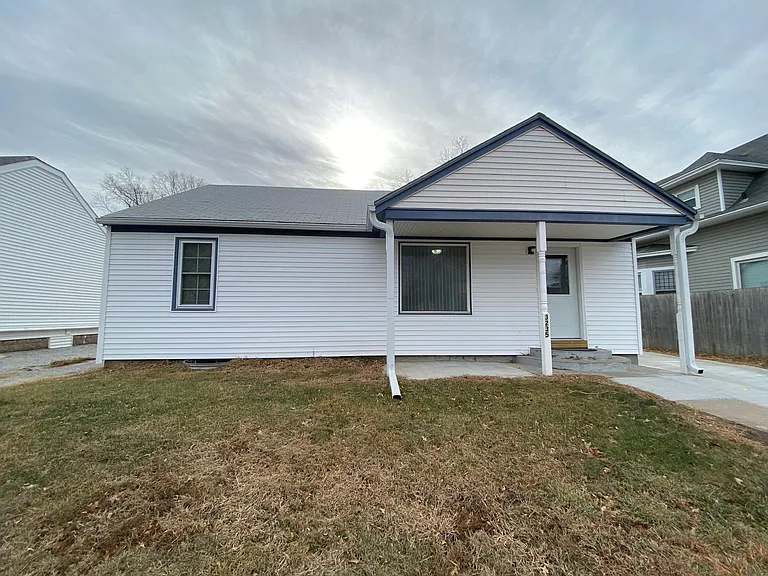 3235 Vine St — Photo 24