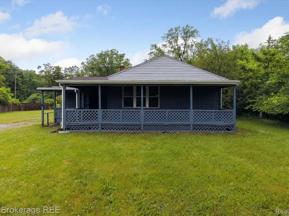2147 Mill Rd, Flint, MI 48532