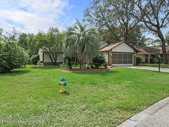 2nd image of 7272 Bottle Brush Dr