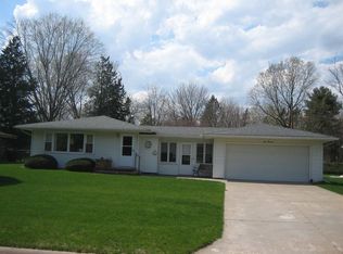 400 N 10th St, Clinton, IA 52732
