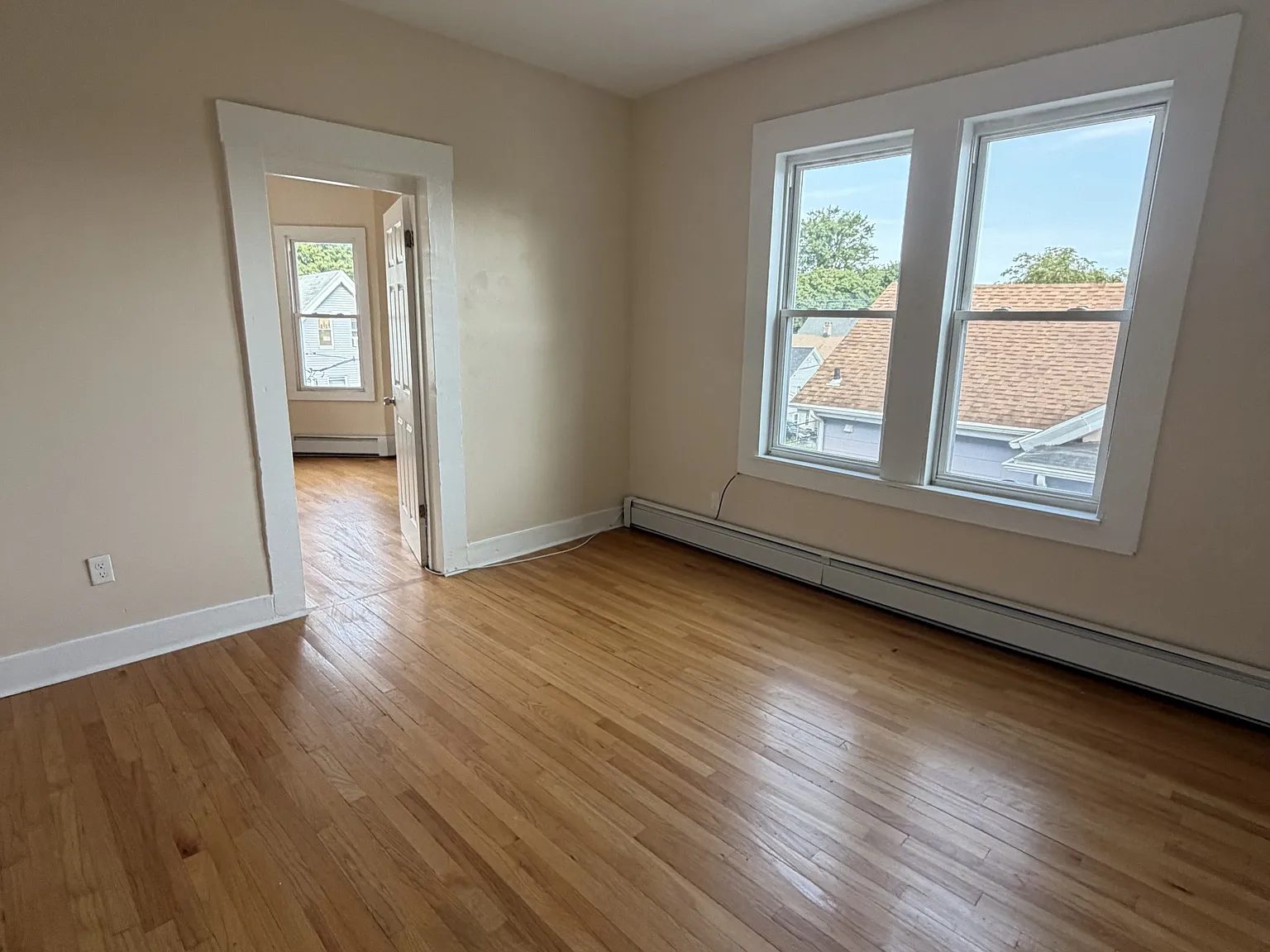 2 bed, 900 sqft, $1,700 — Photo 2