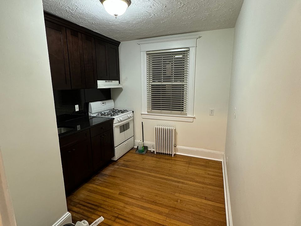 1st image of 594 Davis Ave Floor 2