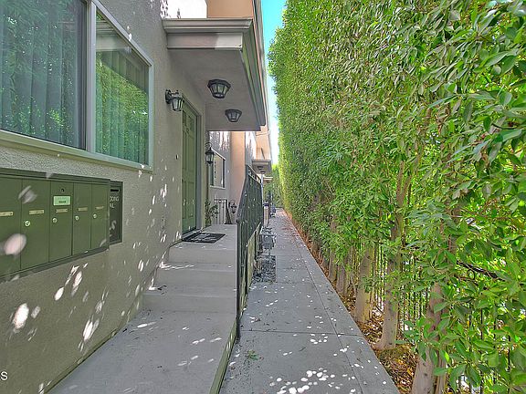 4th image of 420 S Oak Knoll Ave APT 11