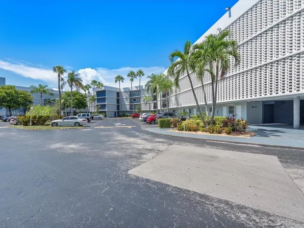 875 NE 195th St APT 211, Miami, FL 33179