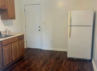 122 W Main St APT 5, Elkton, MD 21921
