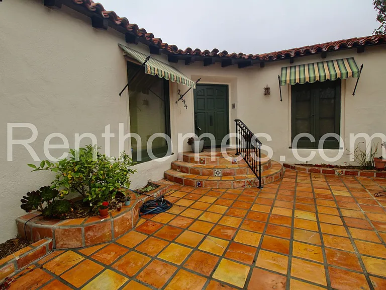 2244 Plum St — Photo 4
