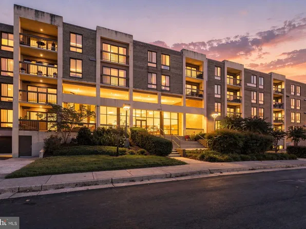 807 N Howard St APT 319, Alexandria, VA 22304