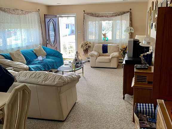 2nd image of 46 Bonaire Dr