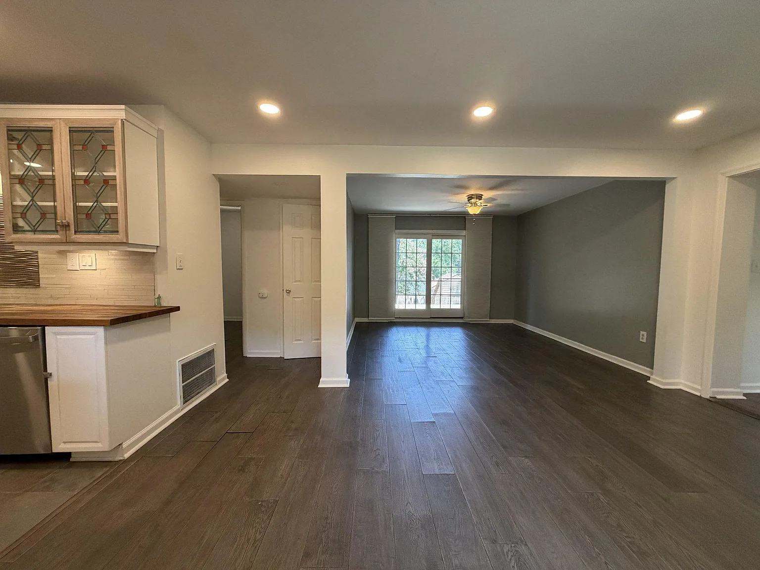 3 bed, 1.5 bath, 1117 sqft, $3,250 — Photo 3
