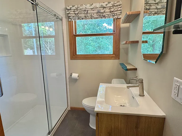 222 S Midvale Blvd — Photo 21