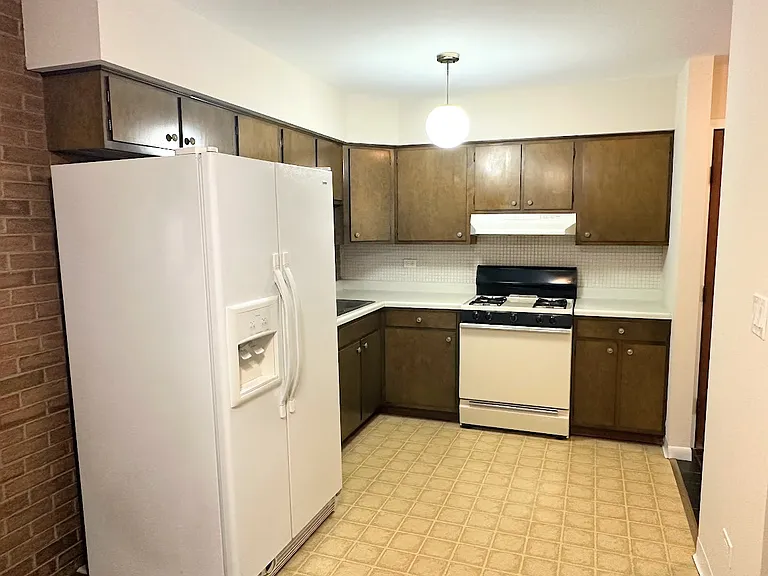 2091 Vernon Dr #3 — Photo 4