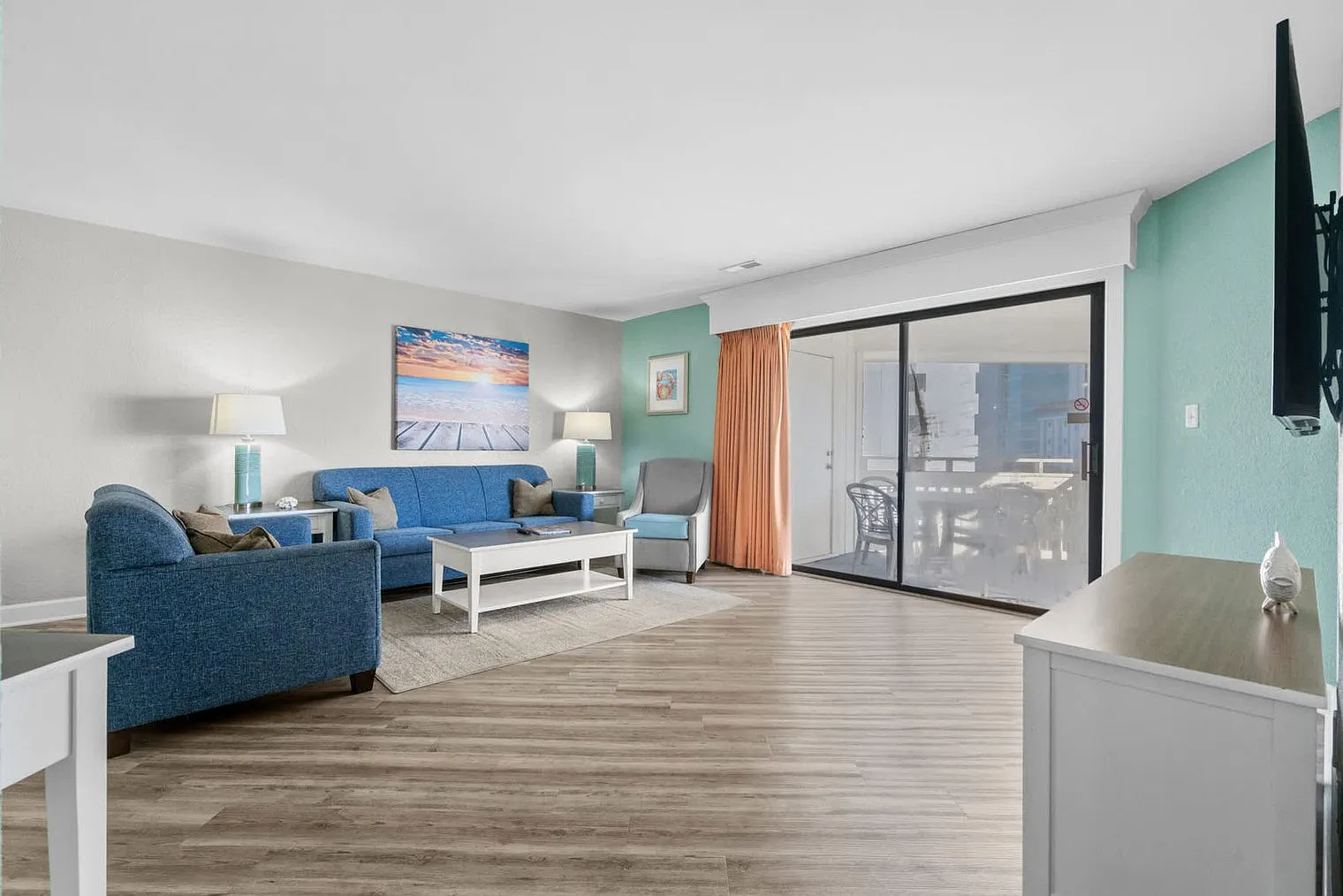 2 bed, 2.0 bath, 1044 sqft, $2,502 — Photo 2