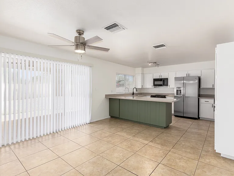 2324 E Palmcroft Dr — Photo 7