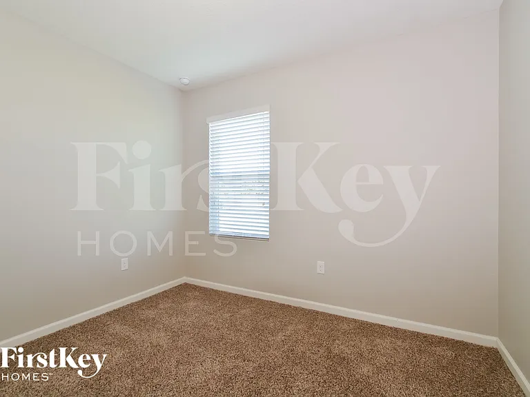374 Sauders Rd SE — Photo 14