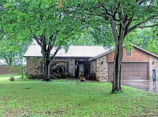 520 Caribbean Dr, Lockhart, TX 78644