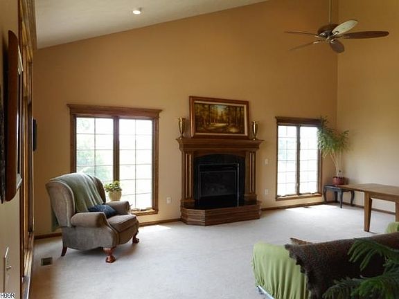 2nd image of 6301 N Halstead St