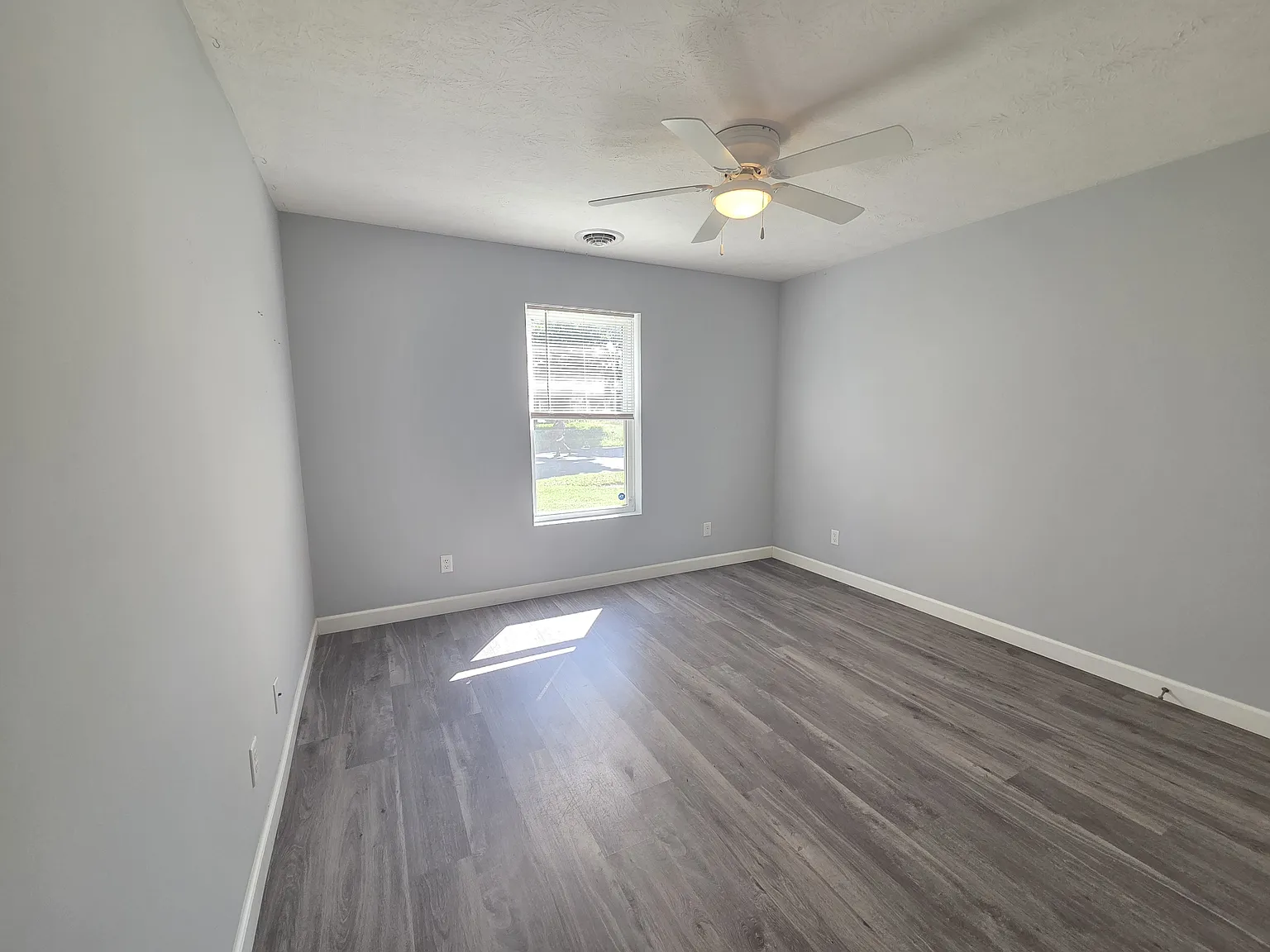 4 bed, 2260 sqft, $650 — Photo 3