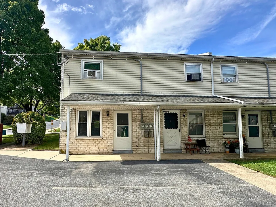 90 E Fulton St #8