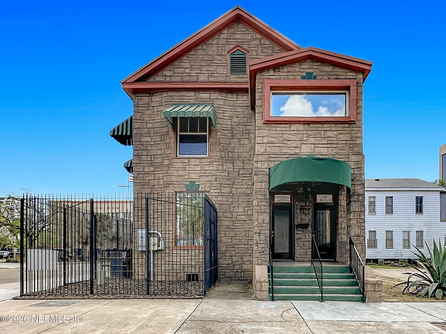 3 bed, 1.5 bath, 1450 sqft, $3,200 — Photo 1