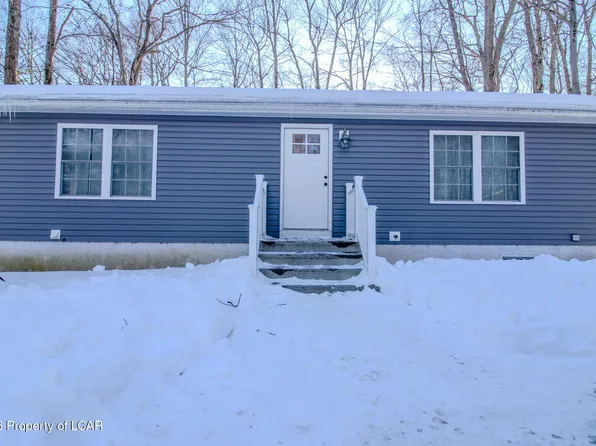 16 Lily Ln, Gouldsboro, PA 18424