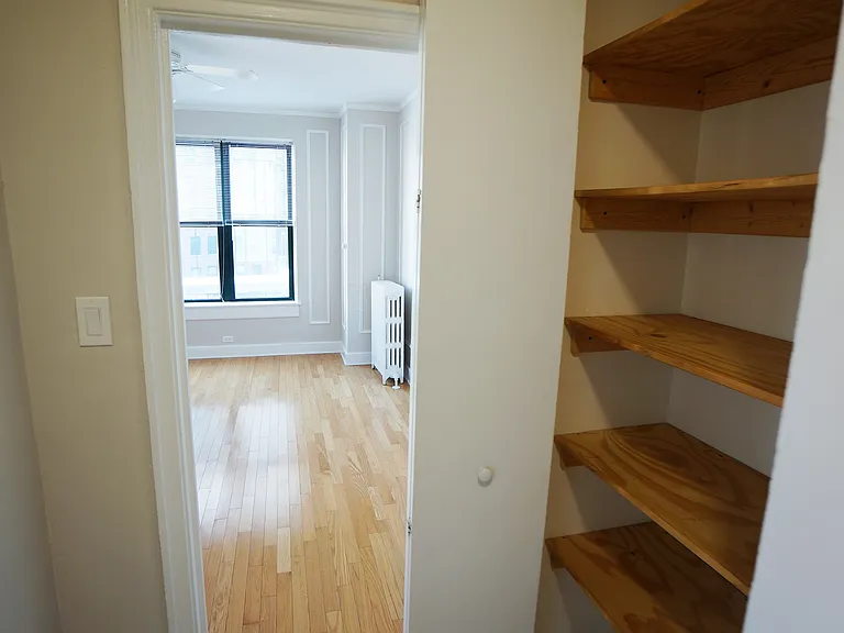 10 W Elm St — Photo 13