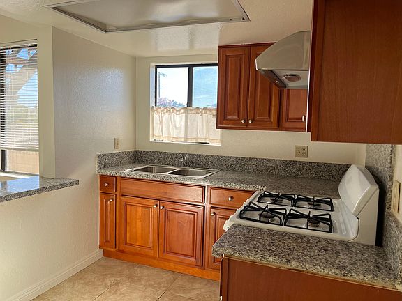 3rd image of 601 Dewey Ave Floor 2