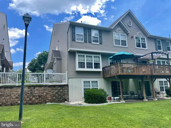 2203 Beacon Hill Dr, Sicklerville, NJ 08081