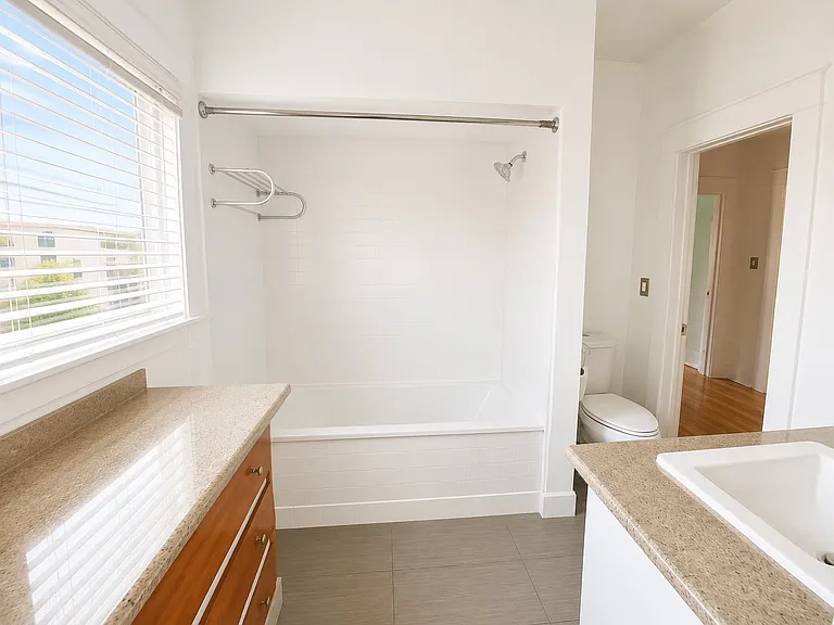 361 S Berendo St — Photo 15