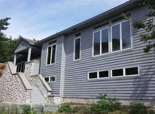 899 Crystal Ridge Dr, Beulah, MI 49617