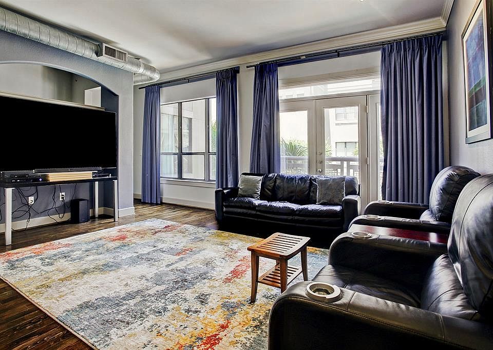 2nd image of 1901 Post Oak Blvd APT 2301