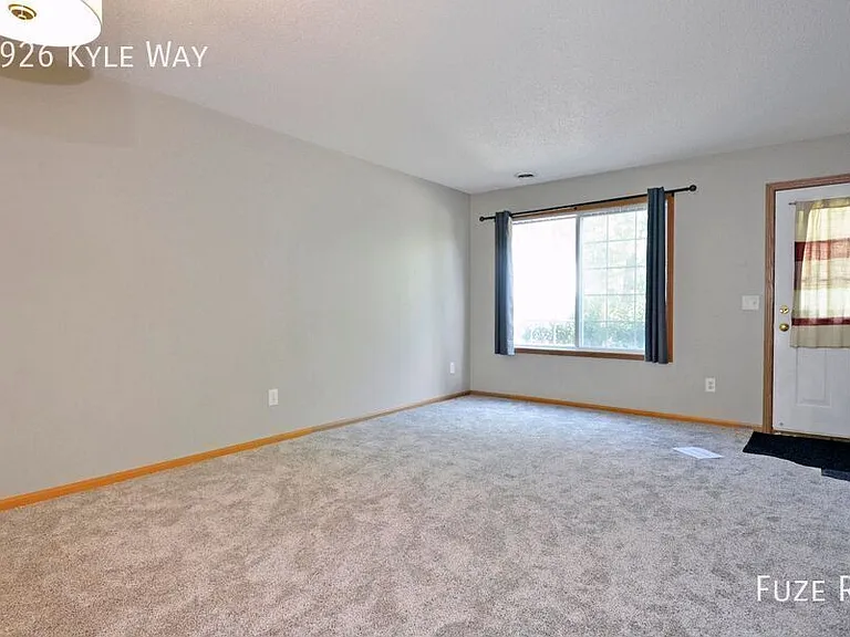 1926 Kyle Way — Photo 5