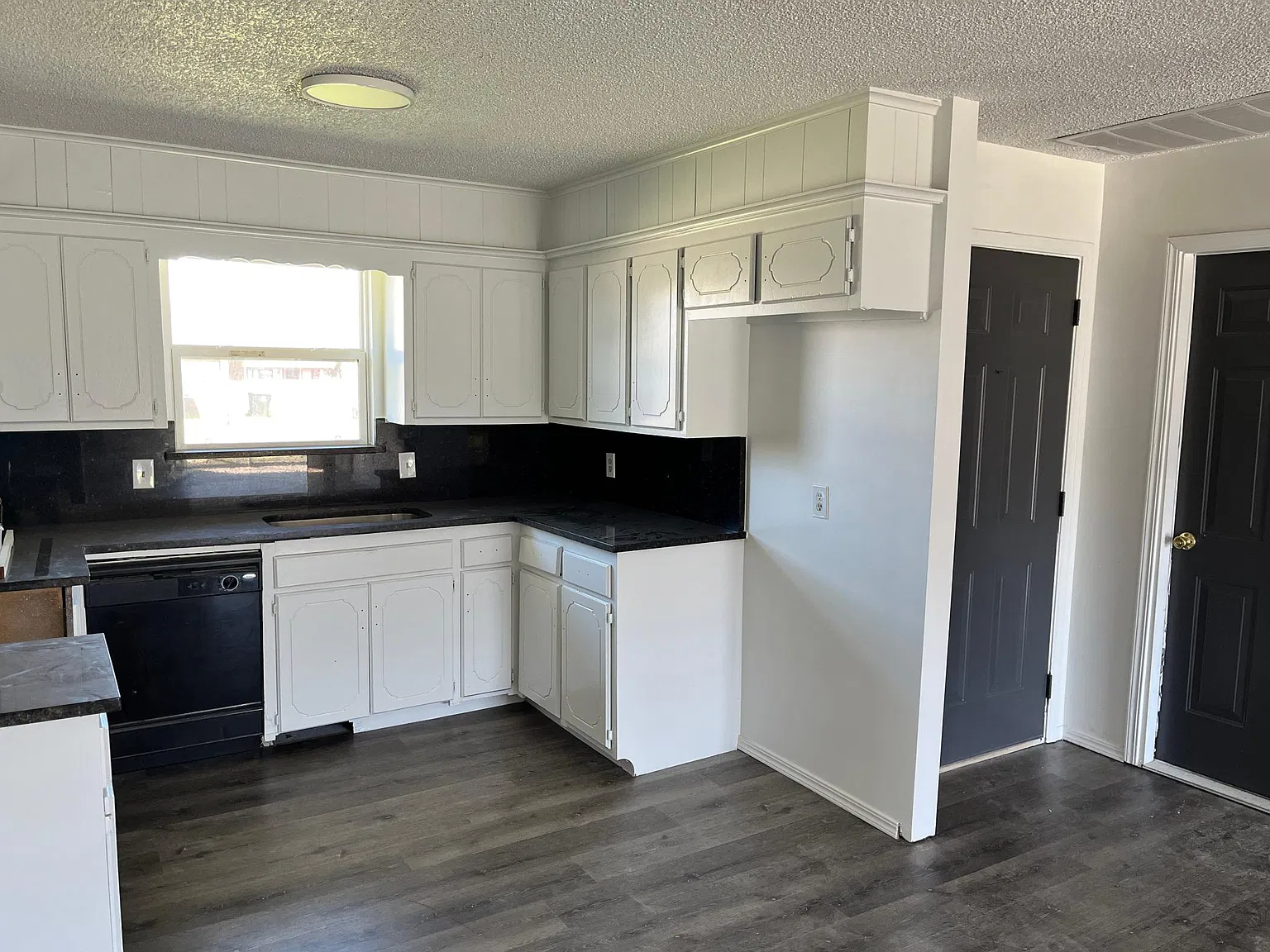 2307 w Galveston pl — Photo 3