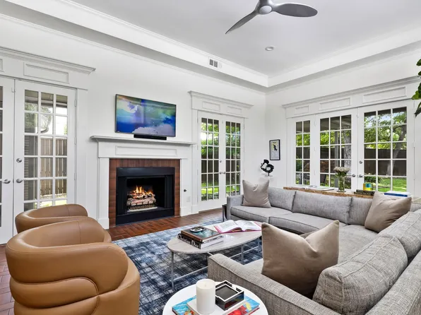 8715 Cortleigh Pl, Dallas, TX 75209