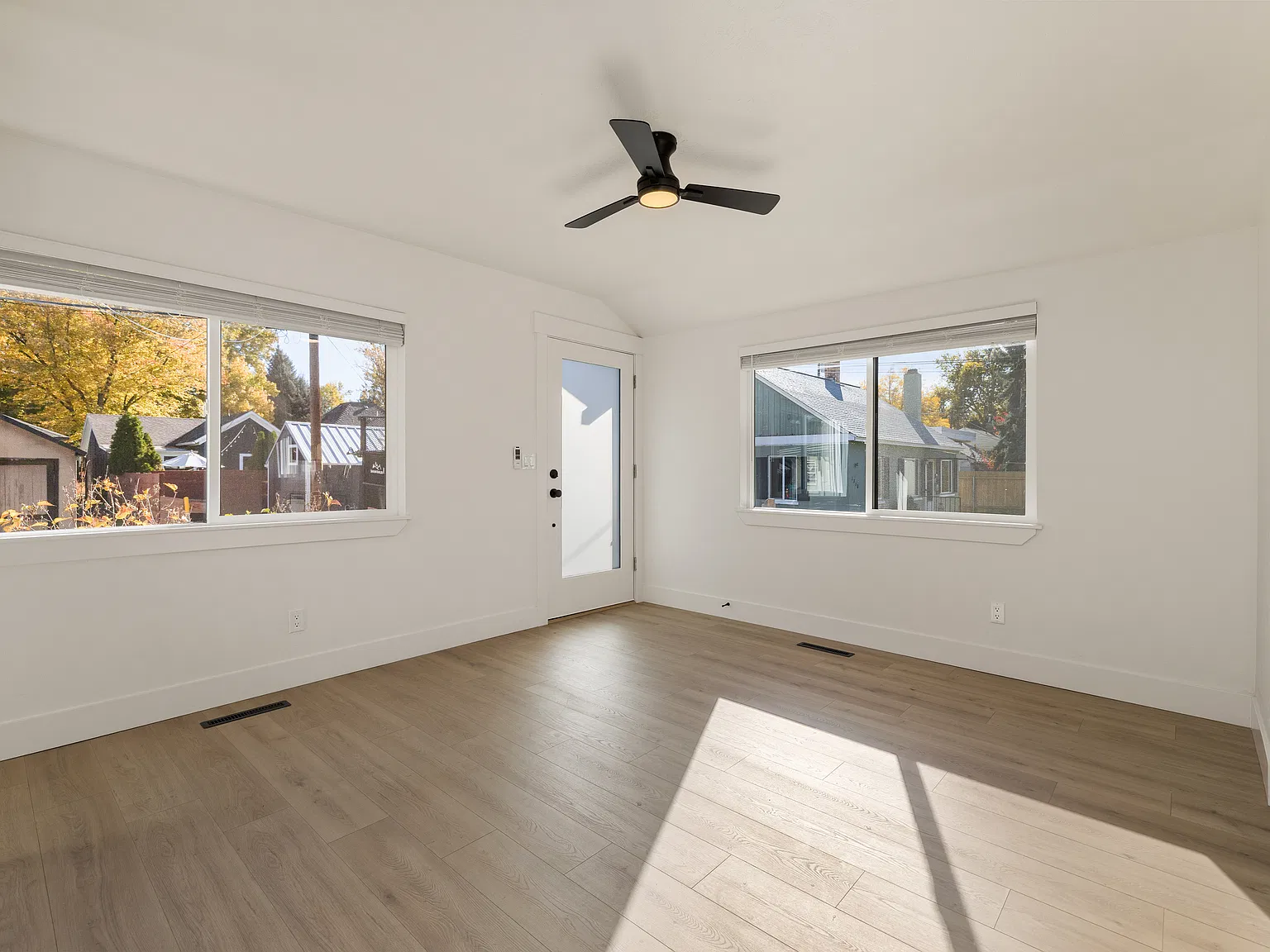 1 bed, 807 sqft, $2,300 — Photo 2