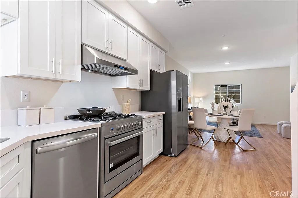 Building Photo - 961 E Phillips Blvd #1