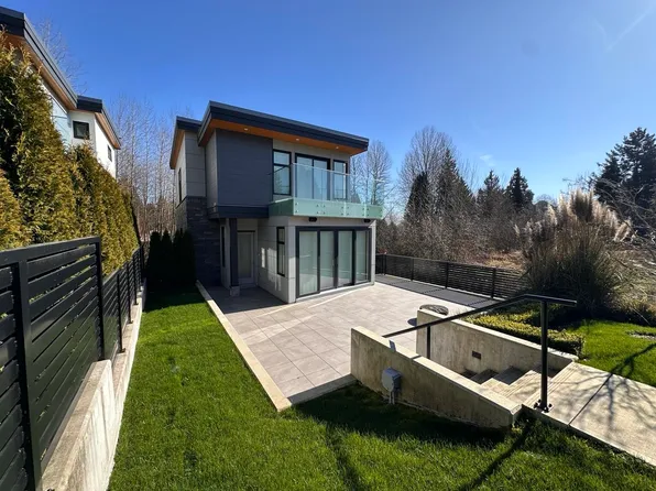 592 Arthur Erickson Pl, West Vancouver, BC V7T 0B2