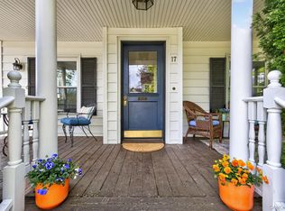 17 Riggs Place, Locust Valley, NY 11560