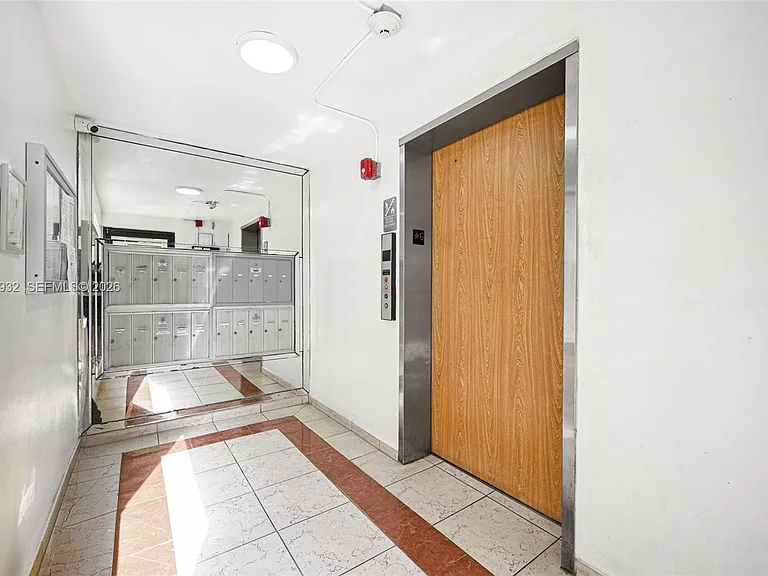 1334 Collins Ave #403 — Photo 29