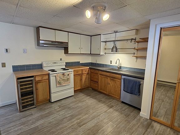 2nd image of 204 Bourne St Unit 204