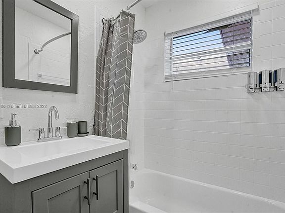 3rd image of 1130 NW 17th St #1