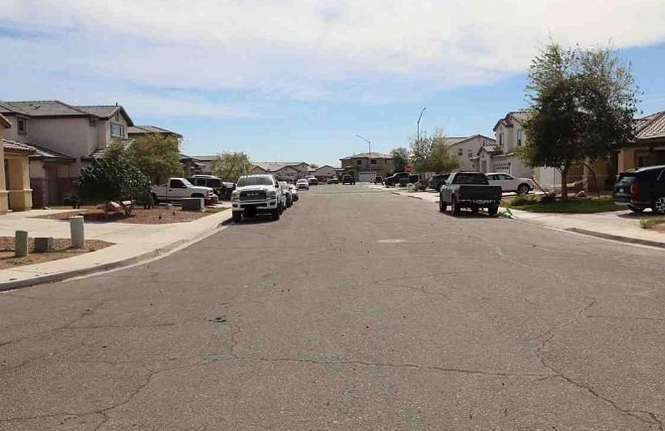 Exterior Neighborhood (street photo)