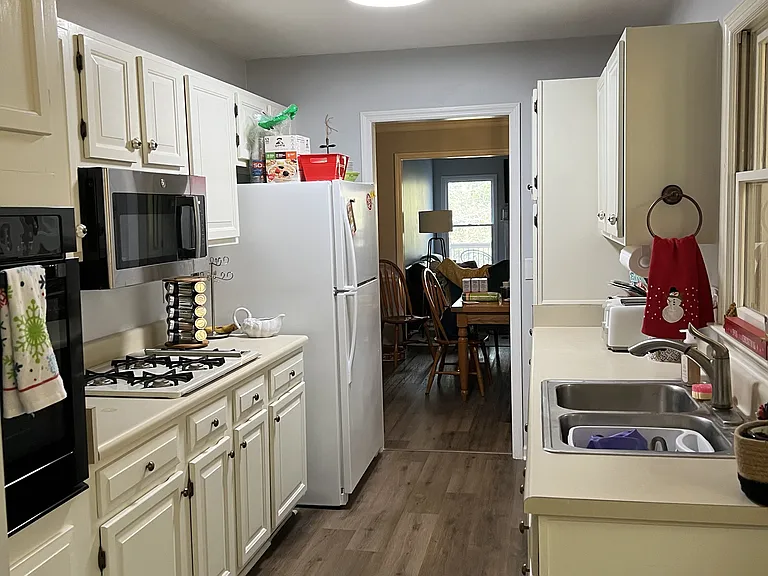 2827 Springwood Dr — Photo 12