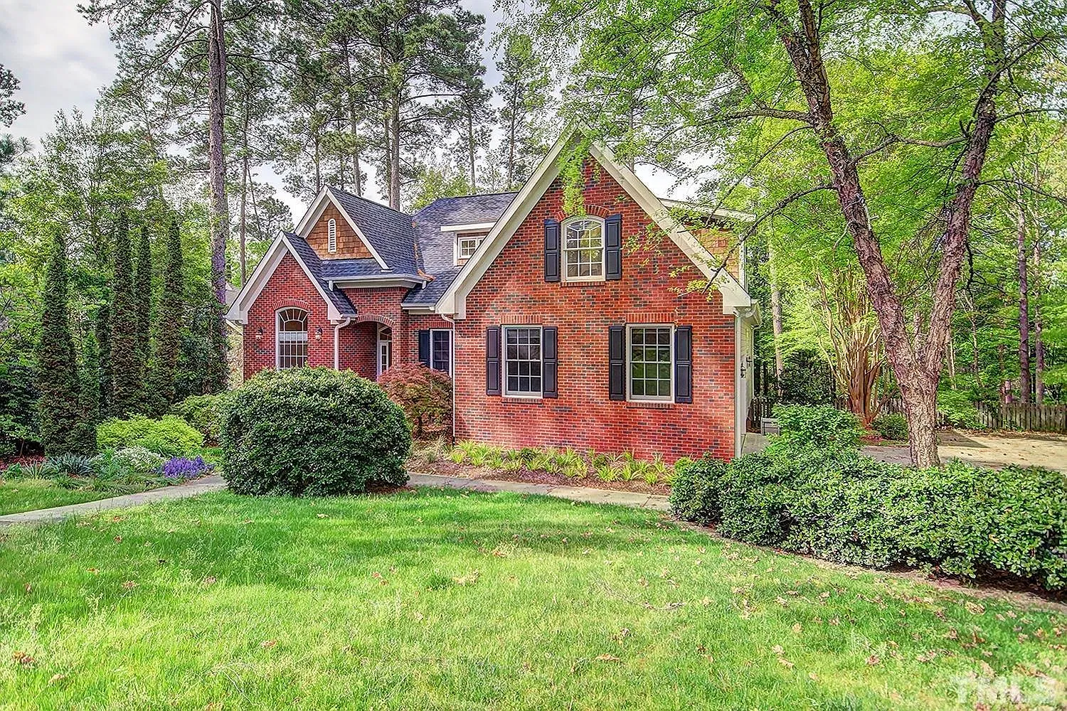 4 bed, 2.5 bath, 2350 sqft, $2,950 — Photo 3