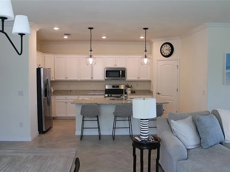 6647 Clairborne Ln — Photo 5