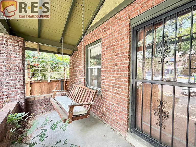 1146 Jackson St — Photo 2